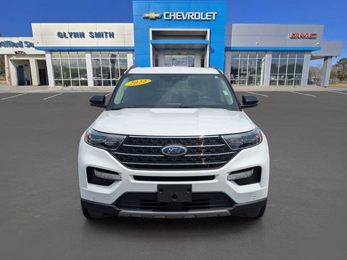 Used 2022 Ford Explorer XLT w/ Equipment Group 202A RWD image 2