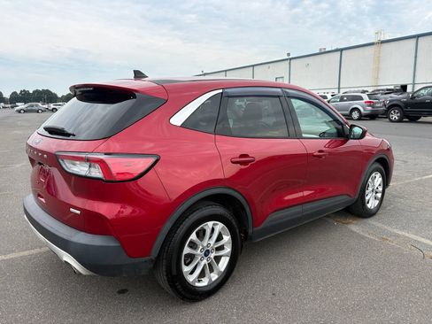 Used 2020 Ford Escape SE FWD image 3