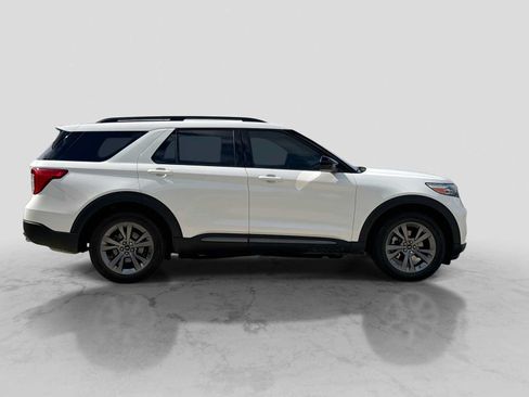 Used 2023 Ford Explorer XLT w/ Equipment Group 202A AWD/4WD image 7