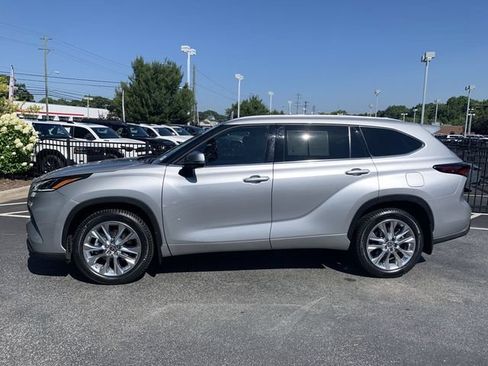 Certified 2024 Toyota Highlander Limited FWD image 5