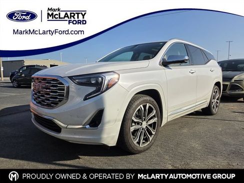 Used 2020 GMC Terrain Denali w/ Denali Premium Package FWD image 1