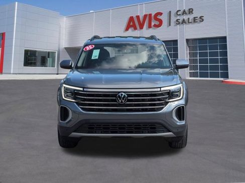 Used 2025 Volkswagen Atlas SE FWD image 2