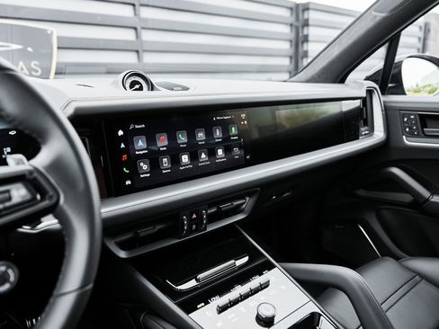 Used 2026 Porsche Cayenne Turbo image 67