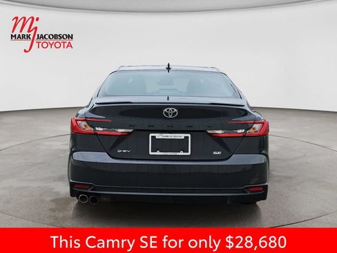 Used 2025 Toyota Camry SE FWD image 11