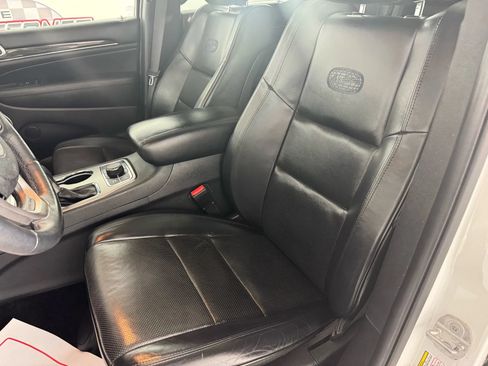 Used 2018 Jeep Grand Cherokee Overland AWD/4WD image 36