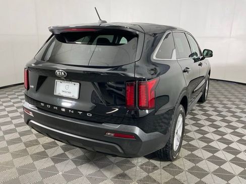 Used 2021 Kia Sorento LX image 6
