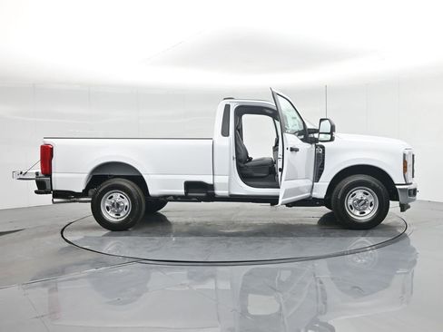 New 2026 Ford F250 XL w/ XL Chrome Package image 4