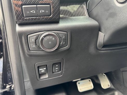 Used 2019 Ford F150 Lariat w/ Equipment Group 502A Luxury AWD/4WD image 10