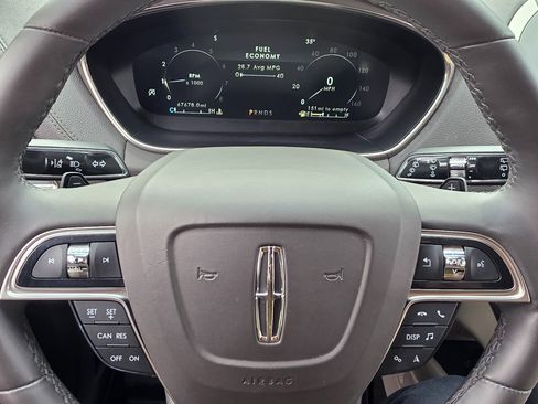 Used 2020 Lincoln Nautilus FWD w/ Equipment Group 101A image 9