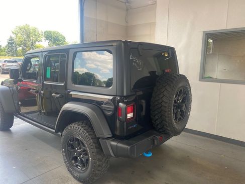 Used 2023 Jeep Wrangler Unlimited w/ Cold Weather Group AWD/4WD image 3