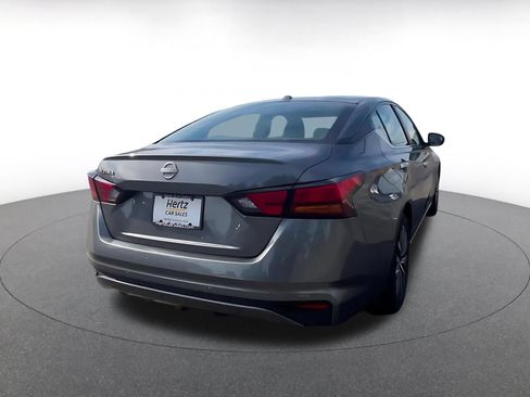 Used 2025 Nissan Altima 2.5 SV FWD image 14