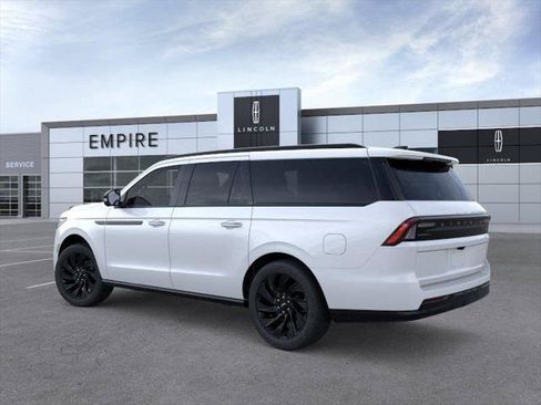 New 2026 Lincoln Navigator L Reserve w/ Jet Appearance Package AWD/4WD image 4