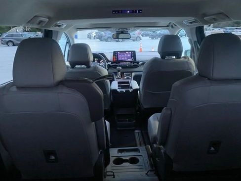 Used 2024 Toyota Sienna XLE image 11