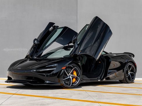 Used 2024 McLaren 750S RWD image 9