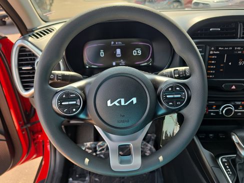 Certified 2025 Kia Soul LX w/ LX Technology Package FWD image 27