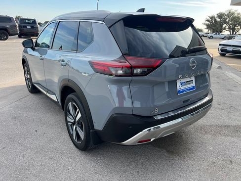 Used 2023 Nissan Rogue Platinum w/ Platinum Premium Package FWD image 3