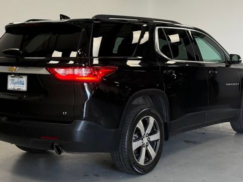 Used 2020 Chevrolet Traverse LT w/ LT Premium Package AWD/4WD image 3