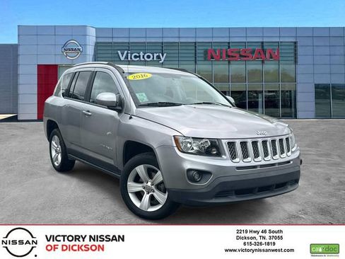 Used 2016 Jeep Compass Latitude FWD image 1