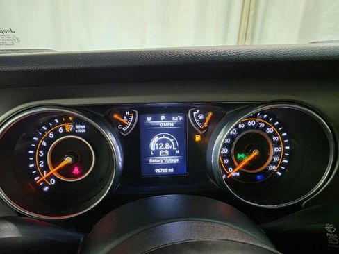 Used 2018 Jeep Wrangler Unlimited Sport image 19