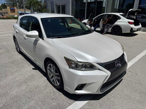 Used 2016 Lexus CT 200h w/ Accessory Package 2 FWD image 3