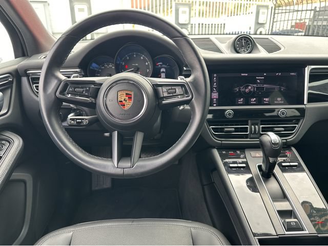 Used 2023 Porsche Macan Turbo AWD/4WD image 28