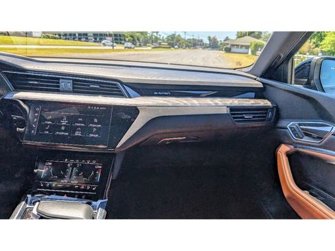 Used 2023 Audi e-tron Chronos image 29