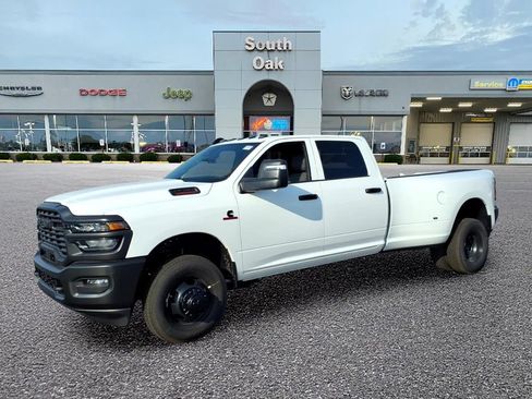 New 2026 RAM 3500 Tradesman AWD/4WD image 4