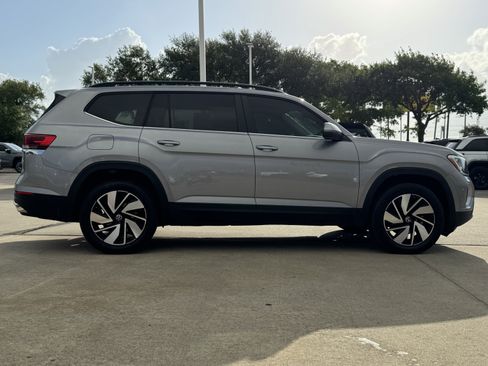 Used 2025 Volkswagen Atlas SE FWD image 7