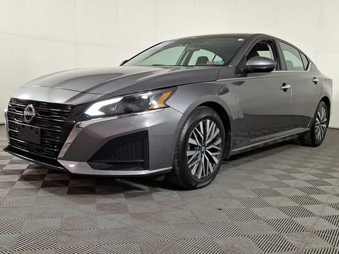 Used 2023 Nissan Altima 2.5 SV FWD image 6