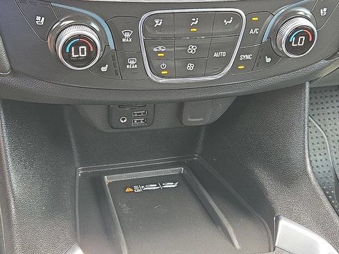 Used 2022 Chevrolet Traverse High Country FWD image 17