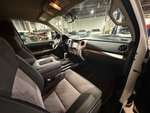Used 2015 Toyota Tundra SR5 w/ SR5 Upgrade Package image 11