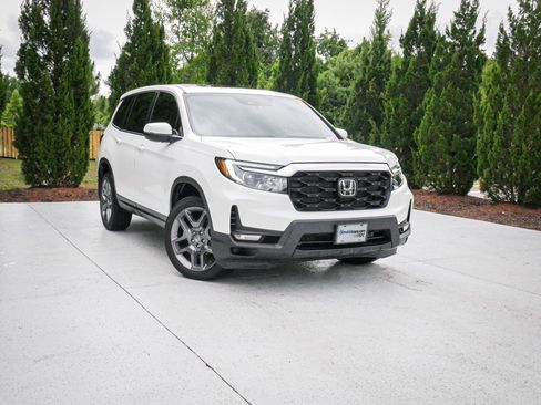 Used 2023 Honda Passport EX-L image 2