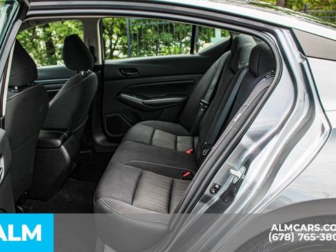 Used 2024 Nissan Altima 2.5 SV FWD image 17