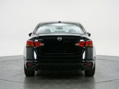 Used 2025 Nissan Altima 2.5 SV FWD image 7