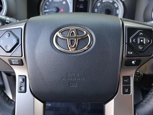 Used 2018 Toyota Tacoma SR5 image 19