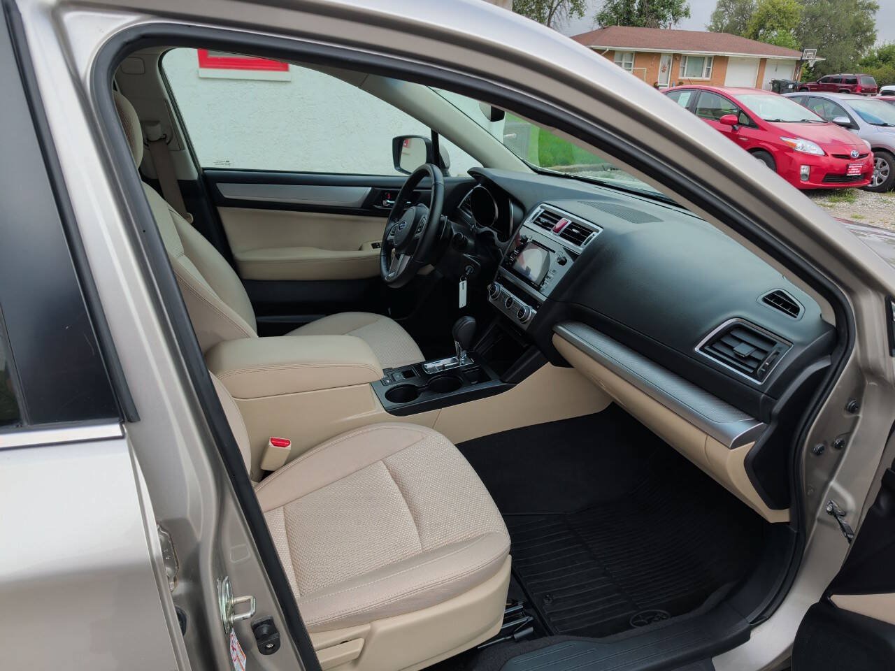 Used 2017 Subaru Outback 2.5i Premium AWD/4WD image 18