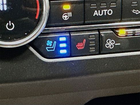 Used 2019 Ford Expedition Platinum image 22