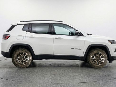 Used 2025 Jeep Compass Trailhawk image 11