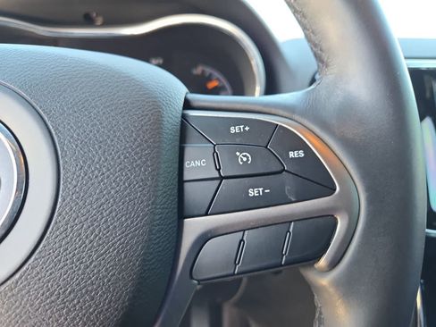 Used 2019 Jeep Grand Cherokee Altitude RWD image 23