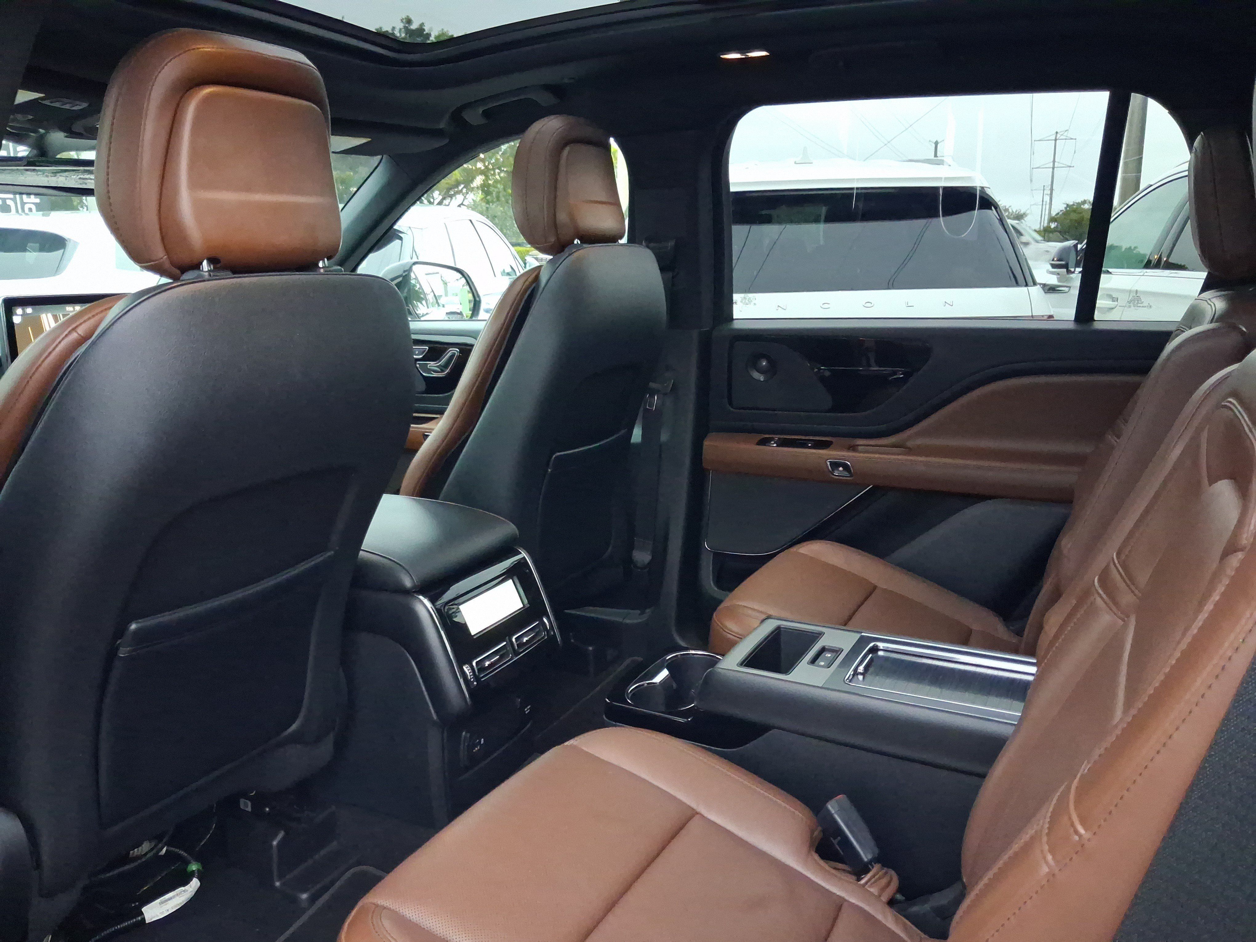 Used 2020 Lincoln Aviator Reserve w/ Equipment Group 201A RWD image 5