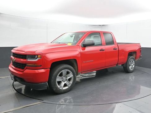 Used 2017 Chevrolet Silverado 1500 Custom w/ Custom Convenience Package AWD/4WD image 7