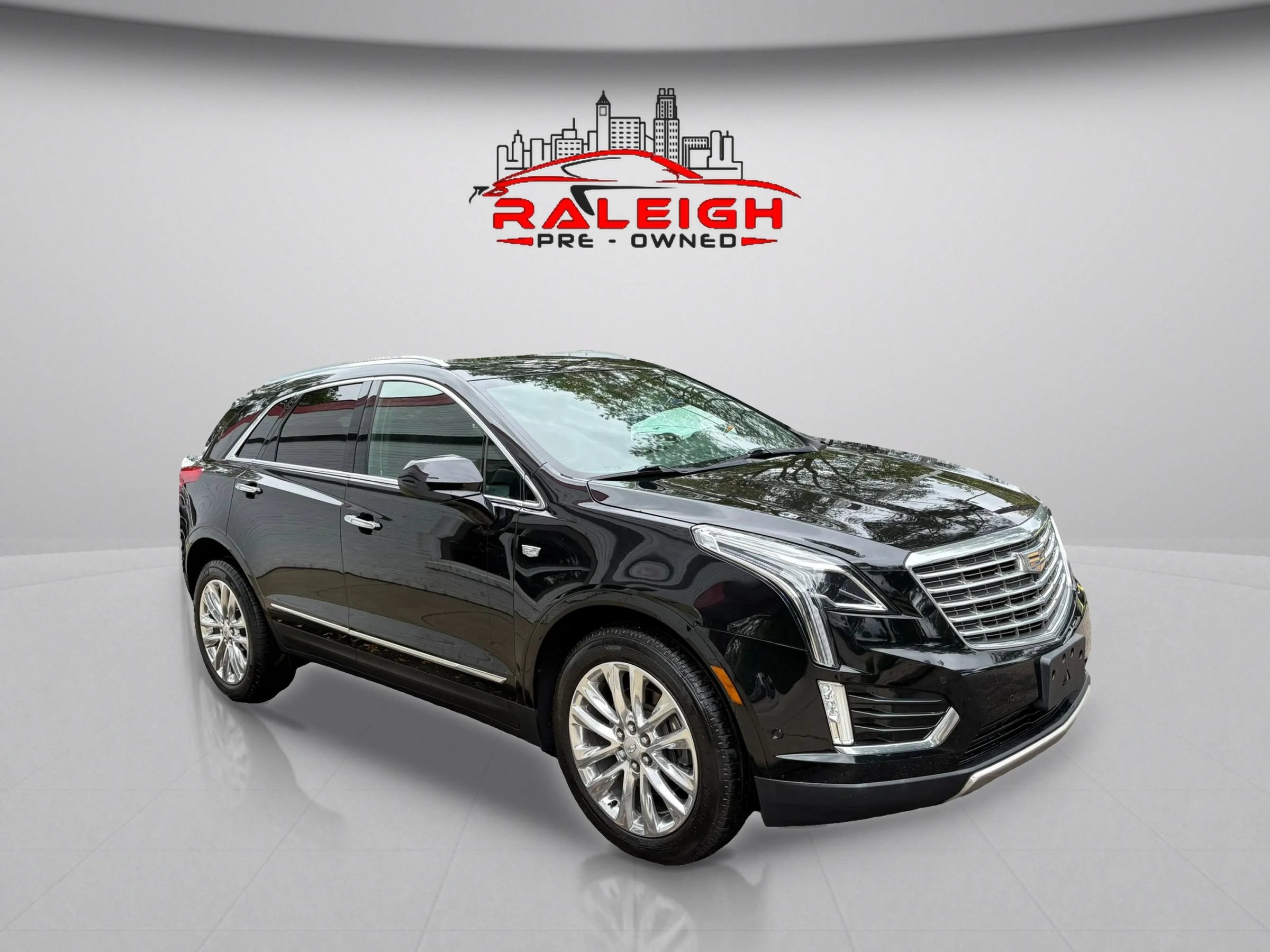 Used 2019 Cadillac XT5 Platinum AWD/4WD image 3