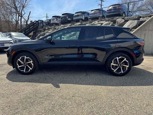 Used 2025 Chevrolet Equinox EV LT image 2