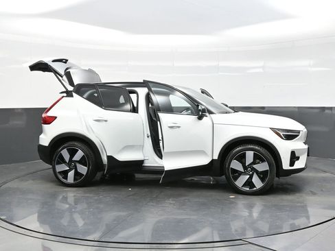 Used 2024 Volvo XC40 Recharge Ultimate w/ Protection Package Premier image 32