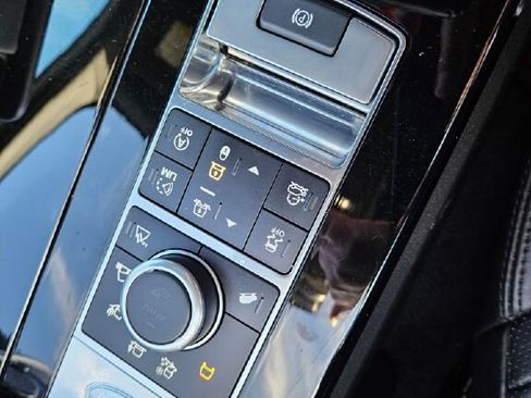 Used 2018 Land Rover Discovery HSE Luxury image 27