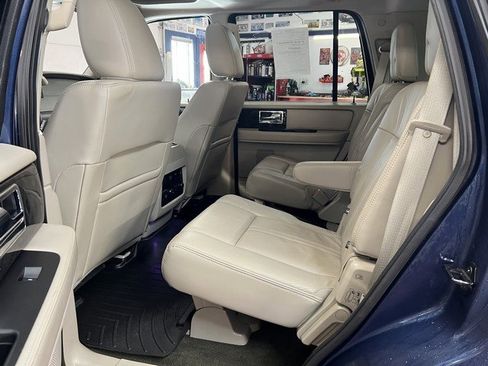 Used 2015 Lincoln Navigator 4WD image 8