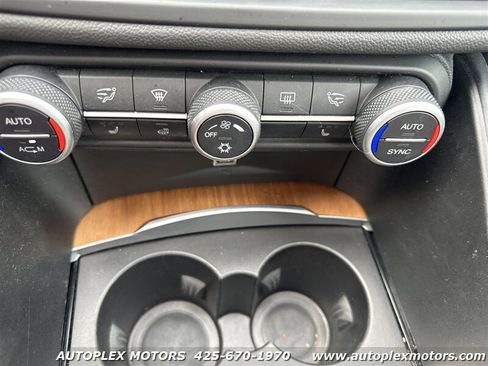 Used 2017 Alfa Romeo Giulia Ti w/ TI Lusso Light Wood Package image 28