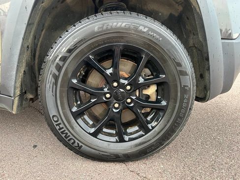 Used 2018 Jeep Cherokee Trailhawk AWD/4WD image 39