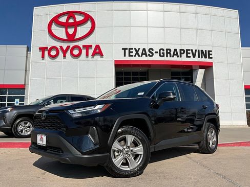 Used 2025 Toyota RAV4 XLE image 2