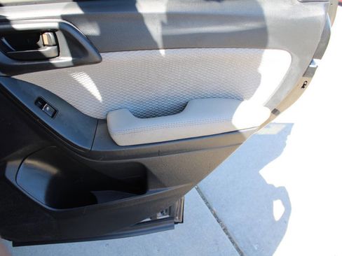 Used 2017 Subaru Forester 2.5i Premium w/ All-Weather Package image 5